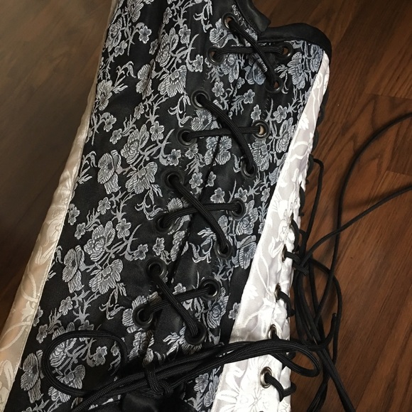 Adjustable black and white lace-up corset - Picture 6 of 8